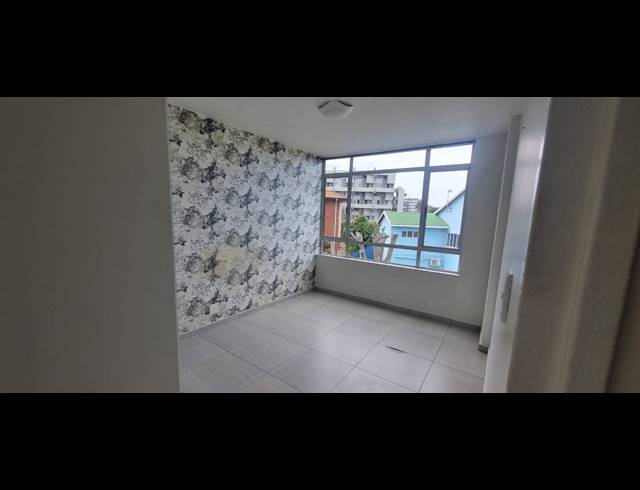 2 BEDROOM FLAT TO LET IN ESSENWOOD